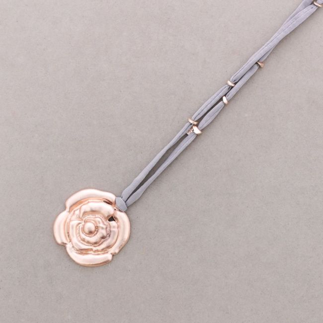 METAL FLOWER PENDANT LONG NECKLACE