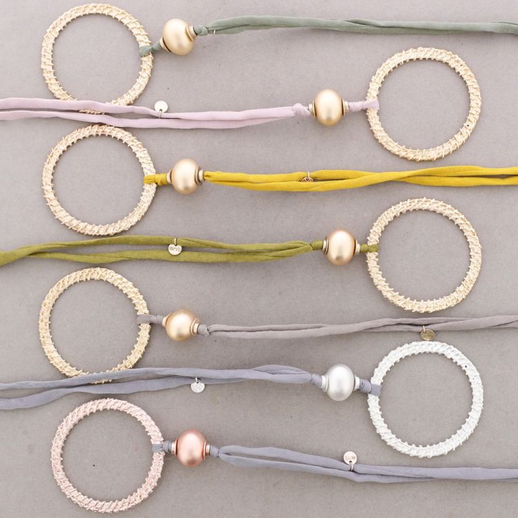 LONG NECKLACE WITH METAL RING PENDANT 2