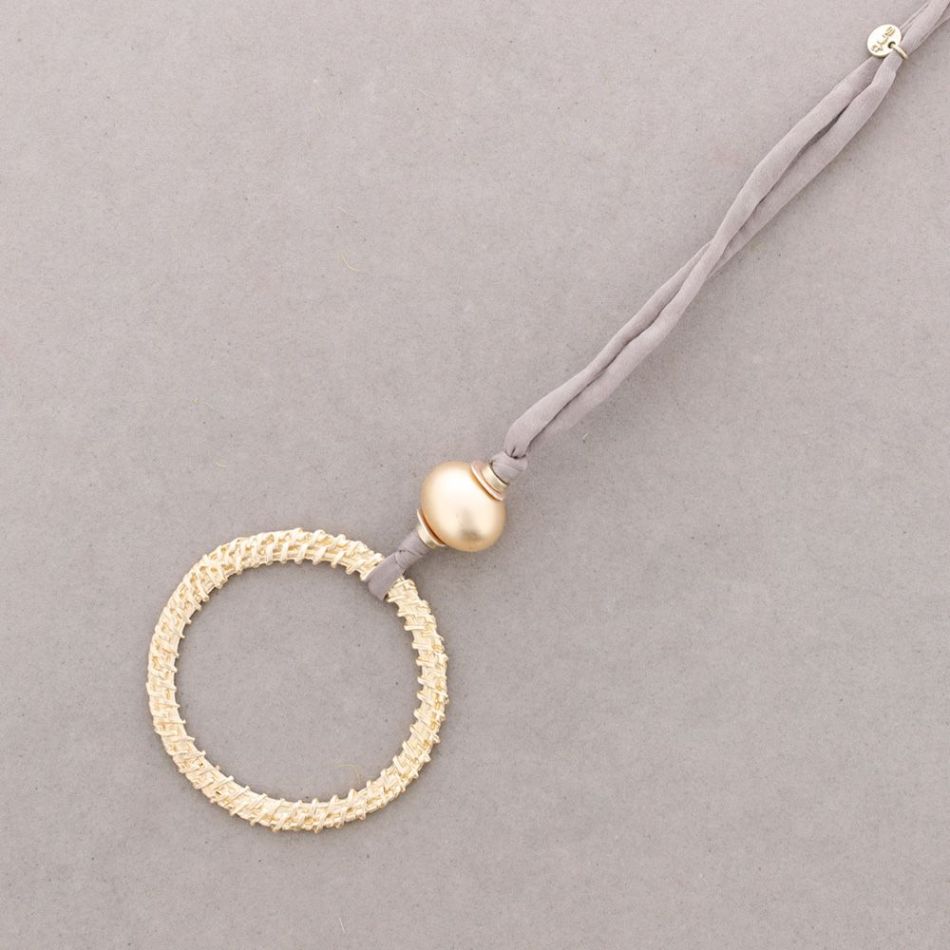 LONG NECKLACE WITH METAL RING PENDANT