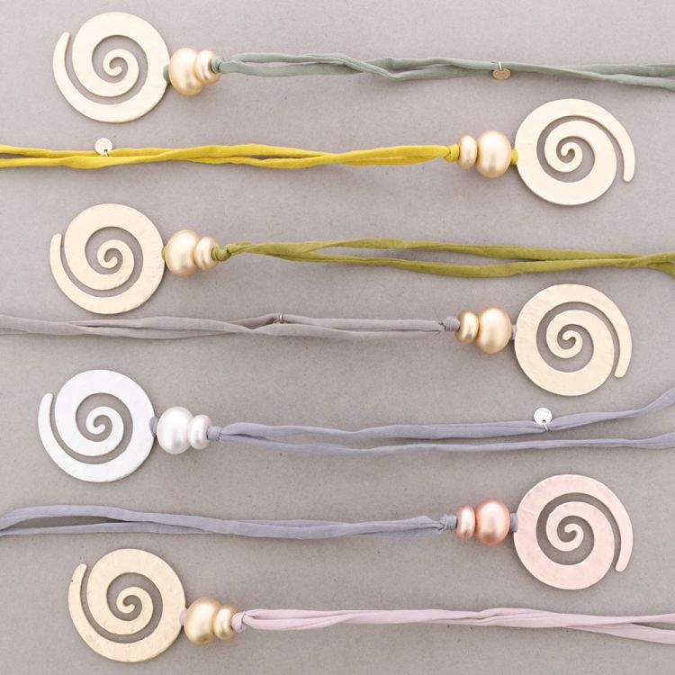 COLLAR LARGO COLGANTE ESPIRAL METAL 2