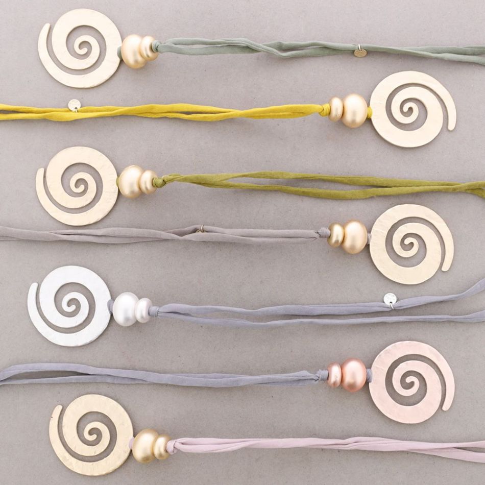 METAL SPIRAL PENDANT LONG NECKLACE