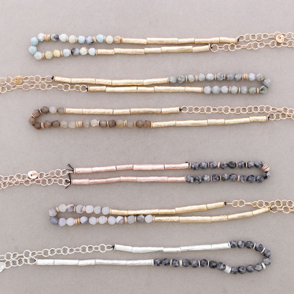 COLLAR LARGO CUENTAS METAL PIEDRAS