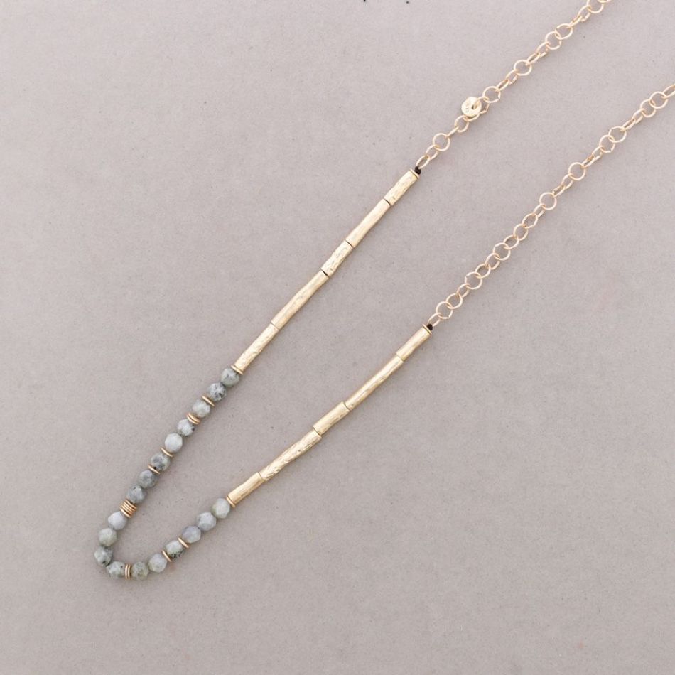 COLLAR LARGO CUENTAS METAL PIEDRAS