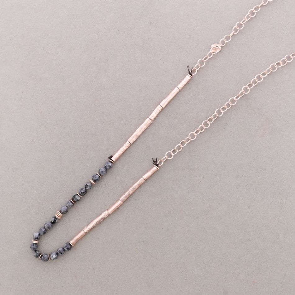 LONG NECKLACE METAL STONE BEADS