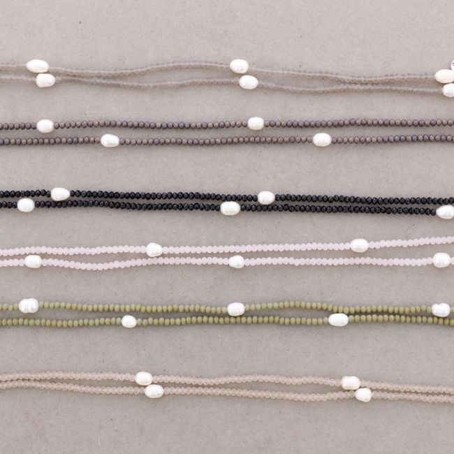 LONG NECKLACE WITH FACETED CRYSTALS AND CULTURED PEARLS