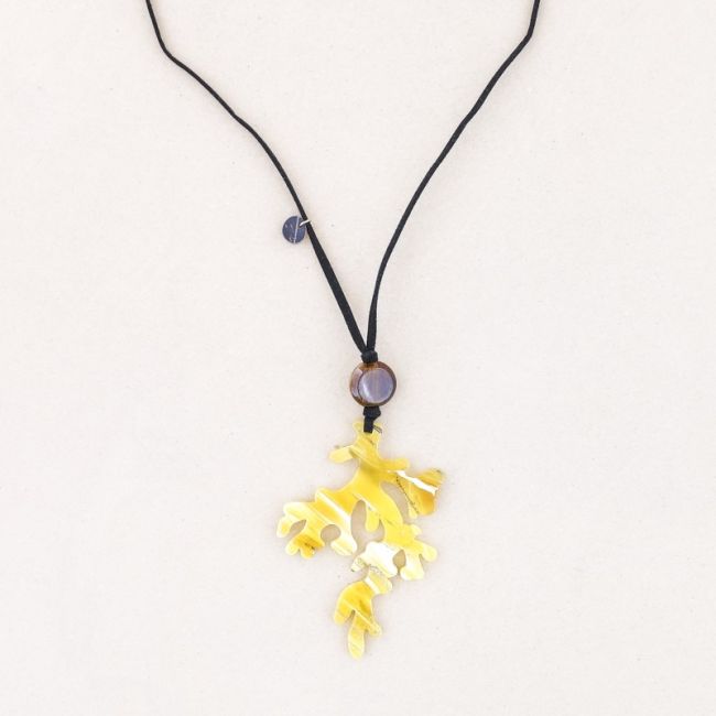 COLLAR LARGO COLGANTE CORAL RESINA