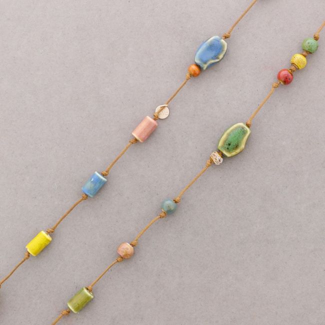 LONG NECKLACE WITH CERAMIC BEADS