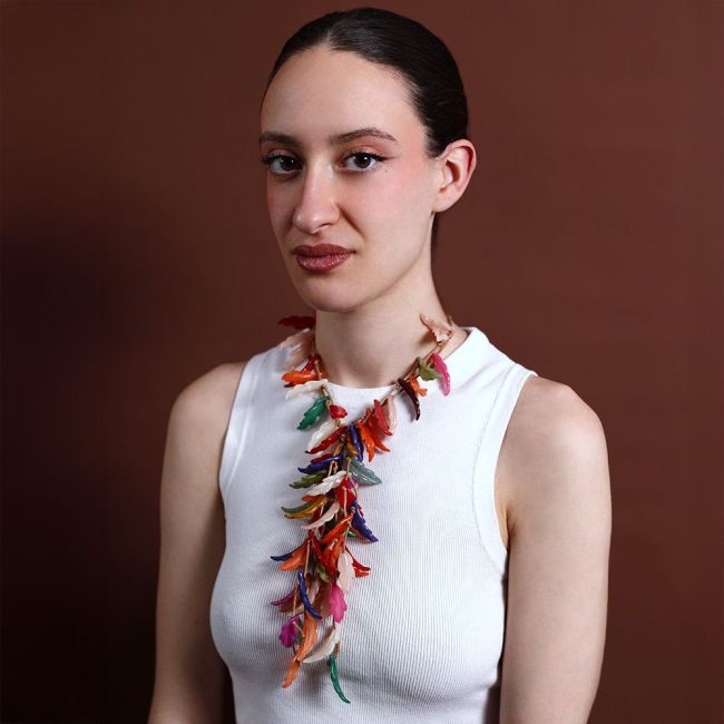 RESIN LEAF PENDANT NECKLACE