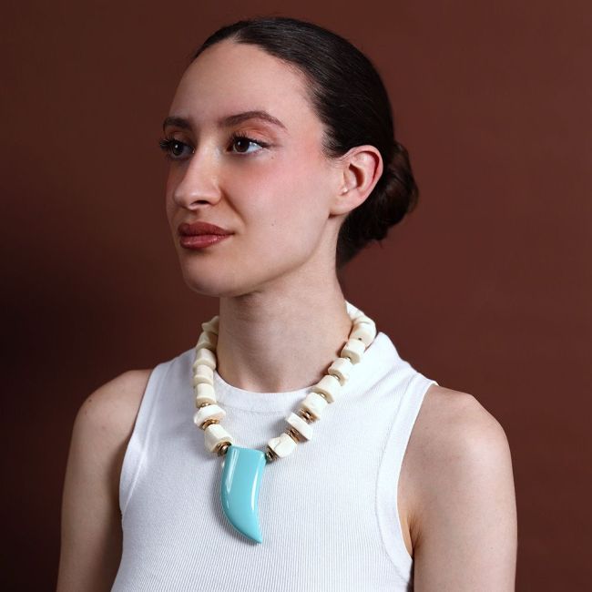 CHOKER WITH BEADS AND RESIN HORN PENDANT