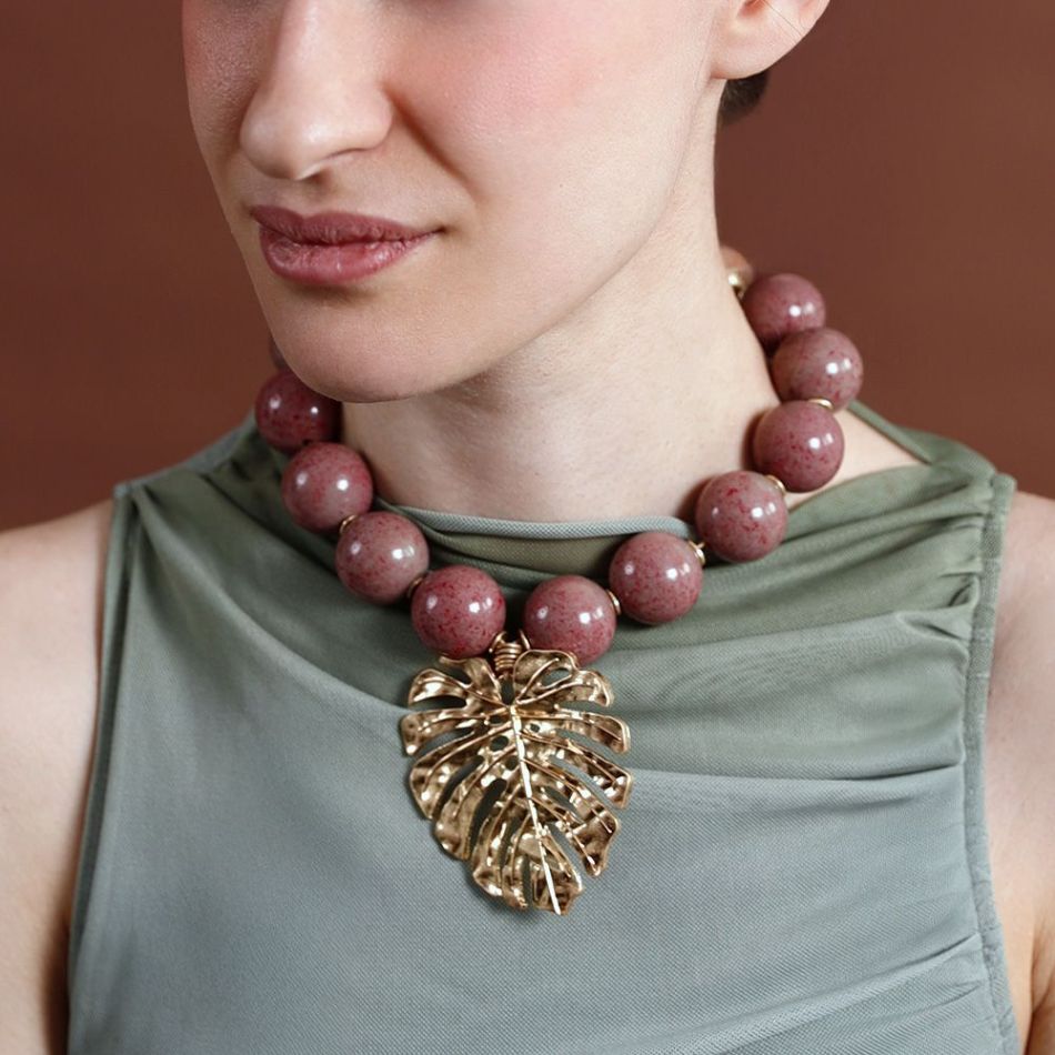 RESIN BEAD CHOKER WITH CHEESE PLANT PENDANT AND METAL