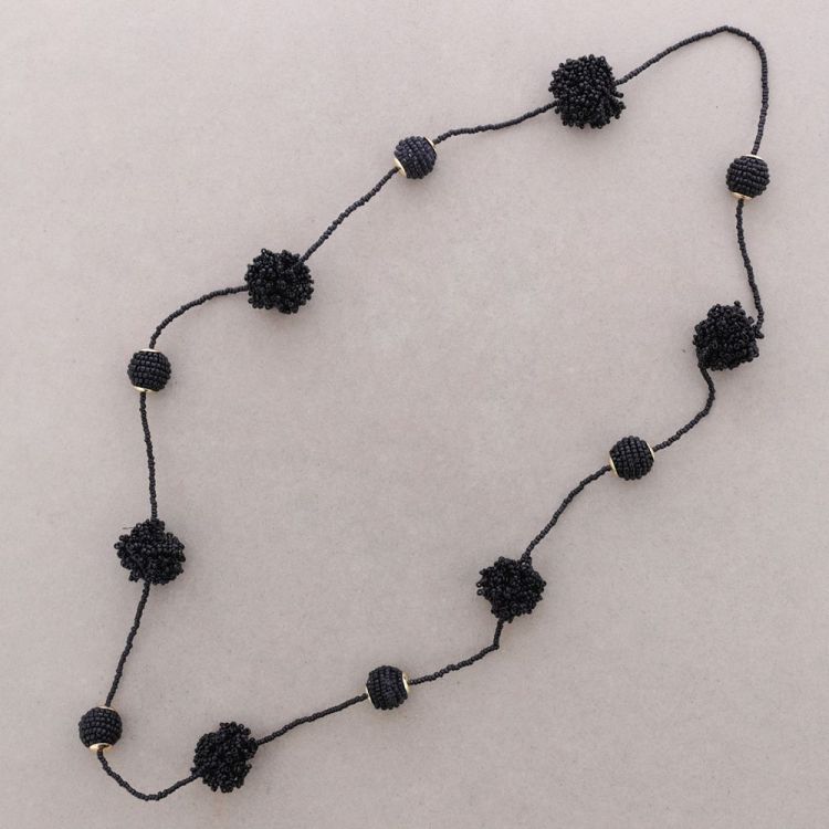 COLLAR LARGO CUENTAS BOLAS POMPONES ABALORIOS