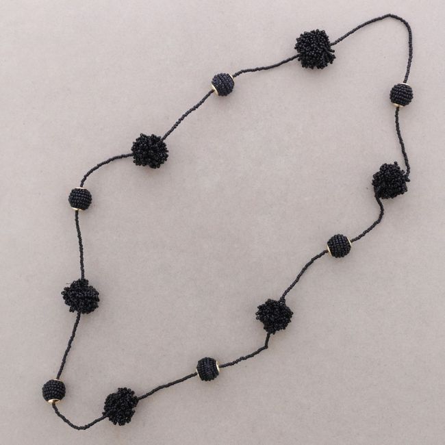 COLLAR LARGO CUENTAS BOLAS POMPONES ABALORIOS
