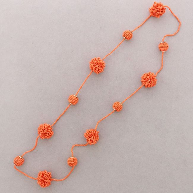 COLLAR LARGO CUENTAS BOLAS POMPONES ABALORIOS