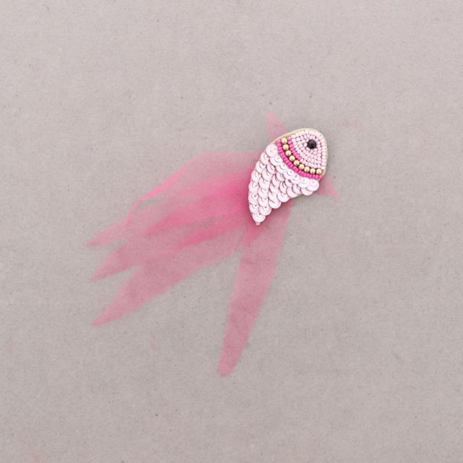 BROCHE PEZ LENTEJUELAS TELA