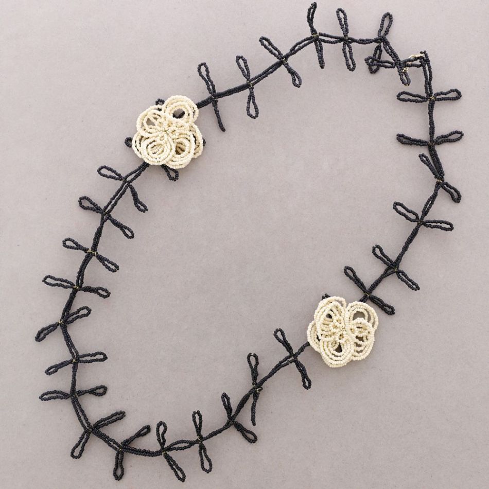 COLLAR LARGO FLORES ABALORIOS ALAMBRE
