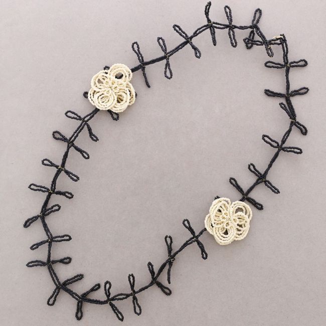 COLLAR LARGO FLORES ABALORIOS ALAMBRE