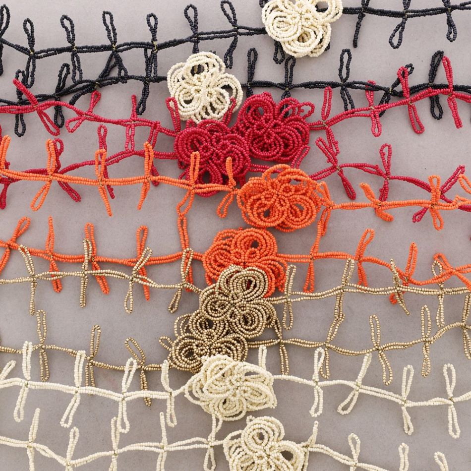 COLLAR LARGO FLORES ABALORIOS ALAMBRE
