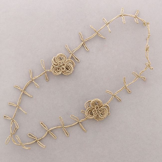 COLLAR LARGO FLORES ABALORIOS ALAMBRE