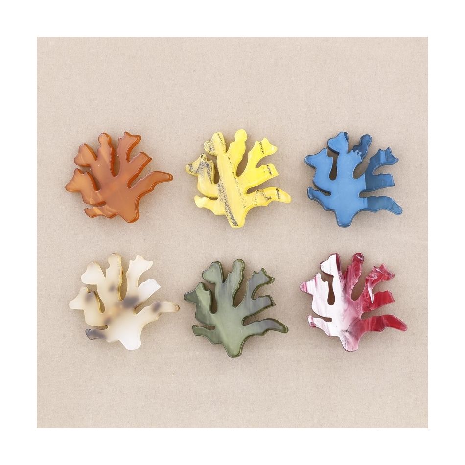 CORAL RESIN BROOCH