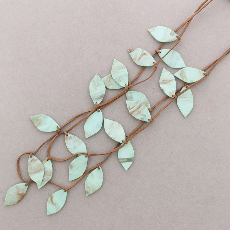LONG RESIN LEAVES NECKLACE