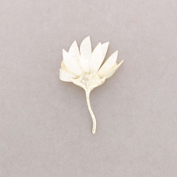 RESIN METAL FLOWER BROOCH