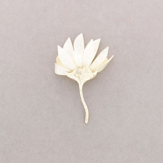 BROCHE FLOR METAL RESINA