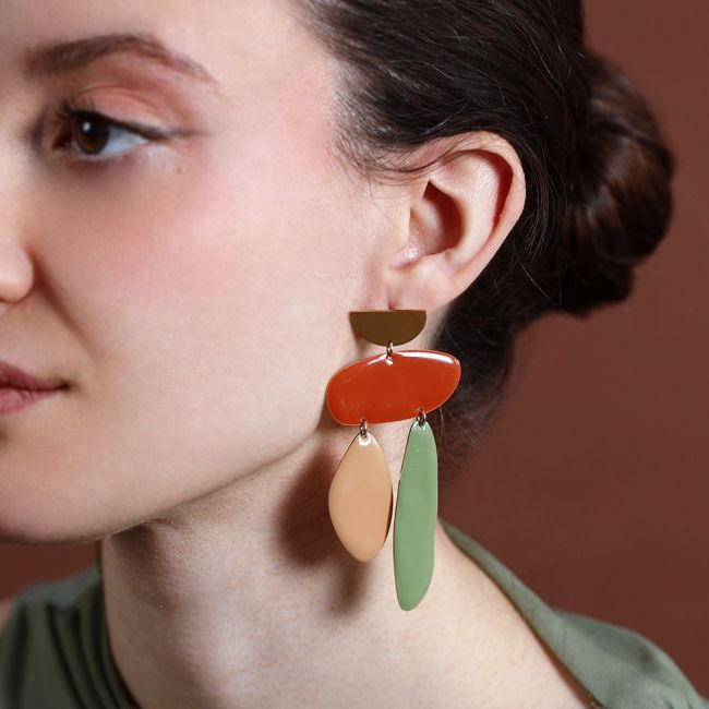 STEEL EARRINGS WITH GEOMETRIC SHAPES AND ENAMEL