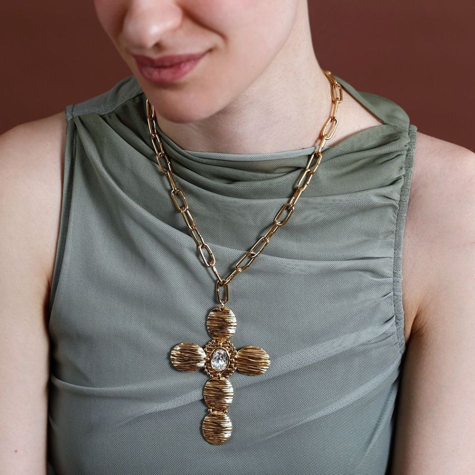 STEEL CHOKER WITH LINK AND CRYSTAL CROSS PENDANT