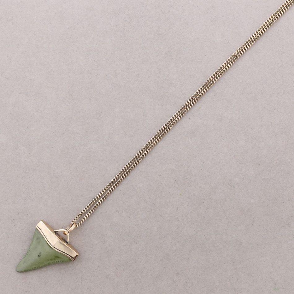 COLLAR LARGO COLG. METAL RESINA