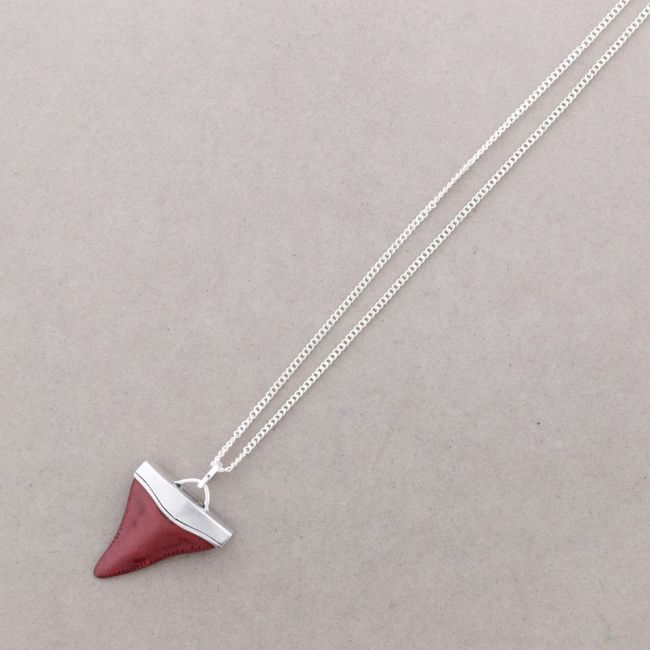 LONG PENDANT NECKLACE METAL RESIN