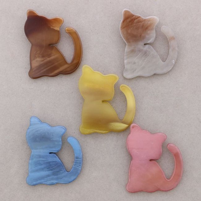 RESIN KITTEN BROOCH