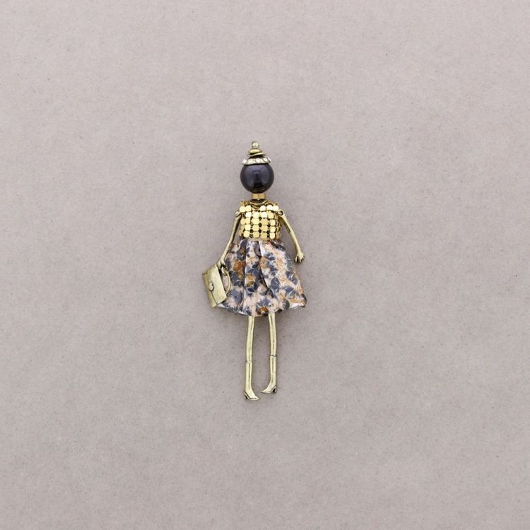 BROCHE METAL MUÑECA 2