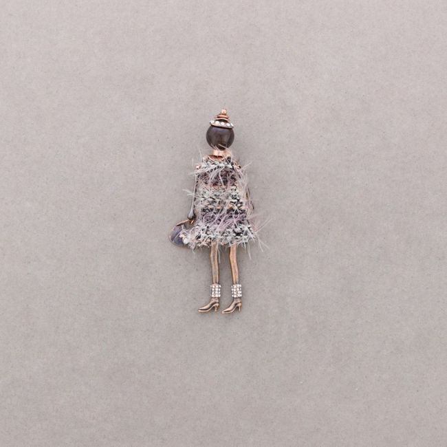 METAL DOLL BROOCH