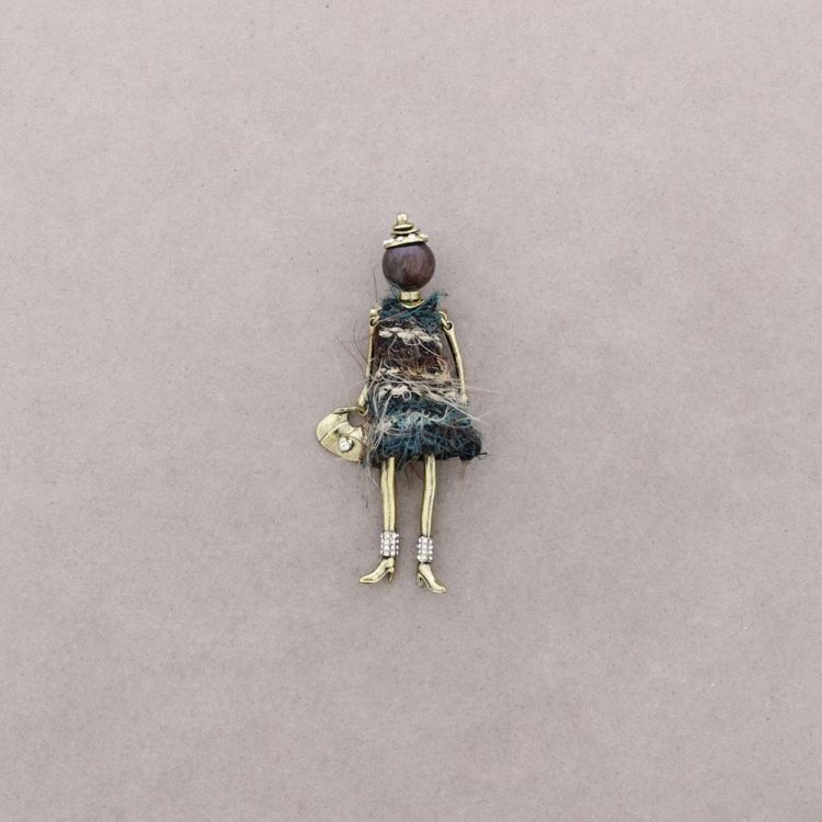 BROCHE METAL MUÑECA