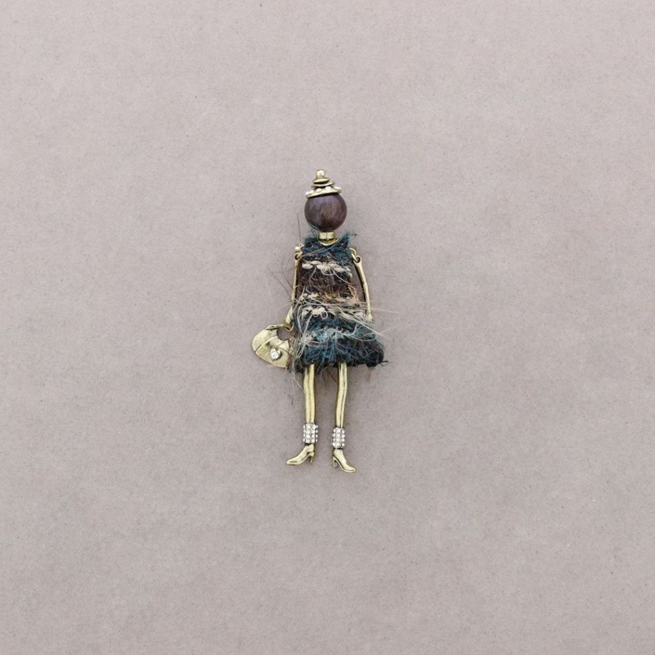 BROCHE METAL MUÑECA