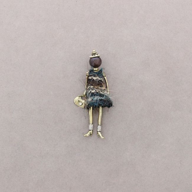BROCHE METAL MUÑECA