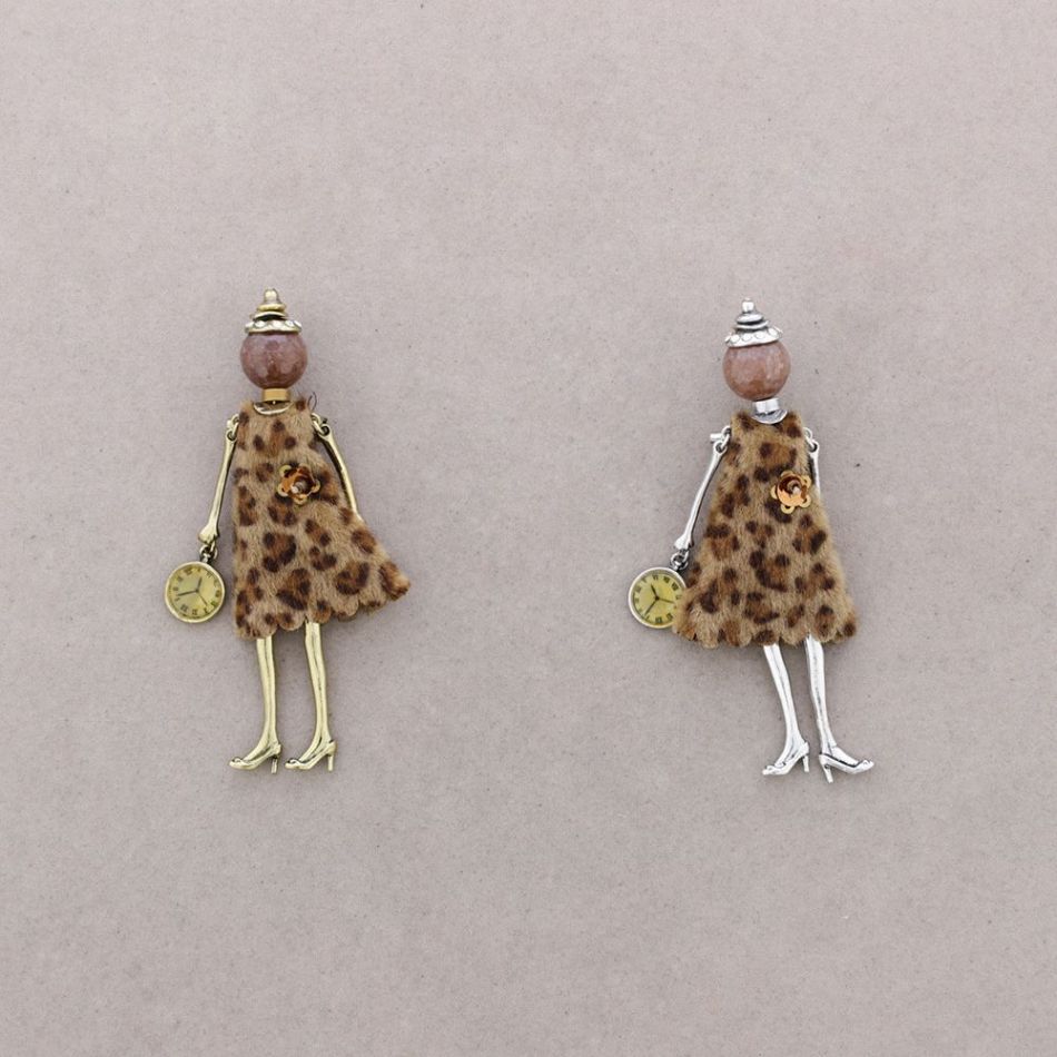 METAL DOLL BROOCH