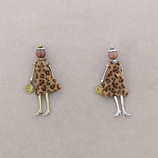 BROCHE METAL MUÑECA