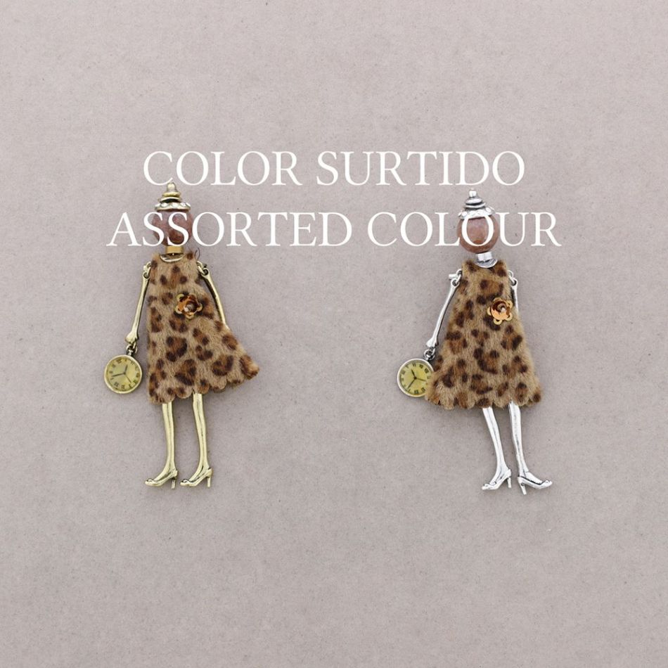 METAL DOLL BROOCH