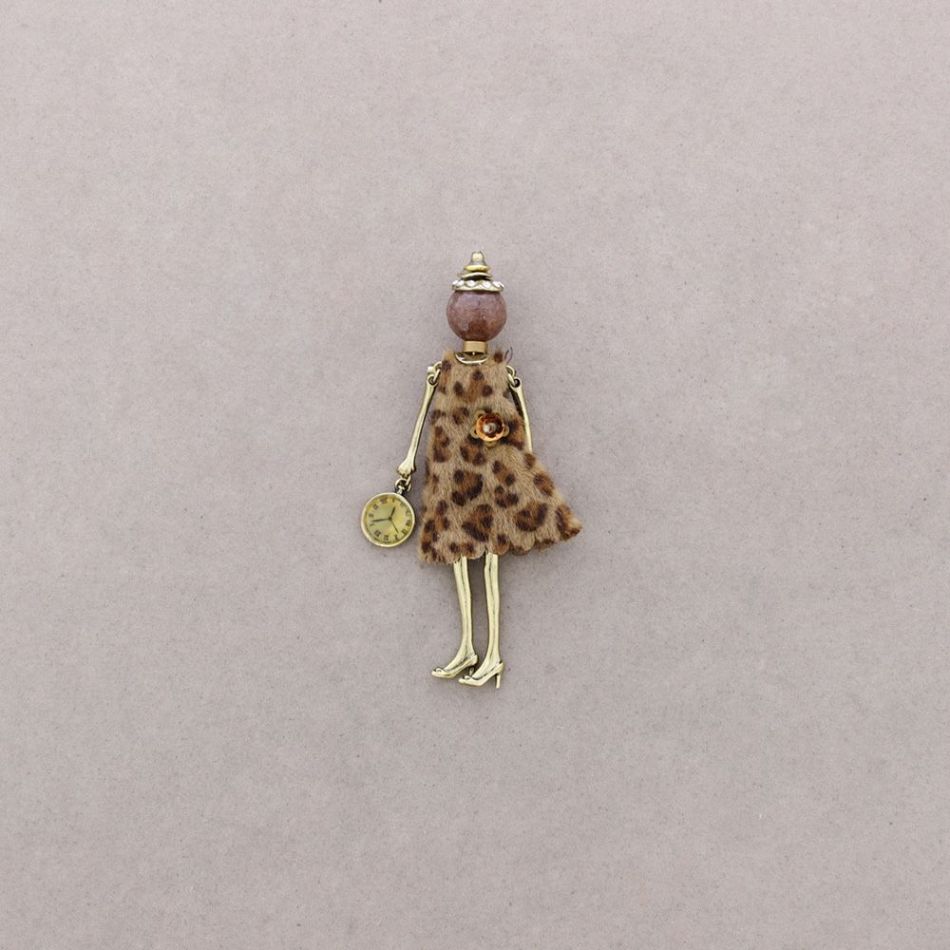 METAL DOLL BROOCH