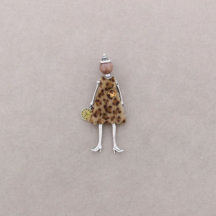 METAL DOLL BROOCH