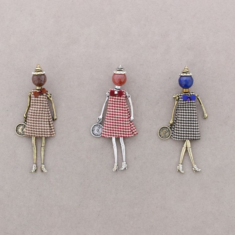 METAL DOLL BROOCH 2