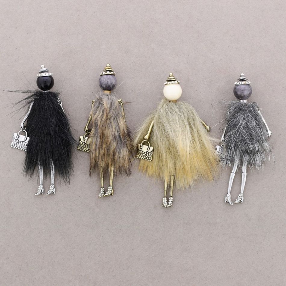 BROCHE METAL MUÑECA