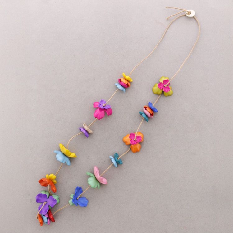 COLLAR LARGO FLORES RESINA