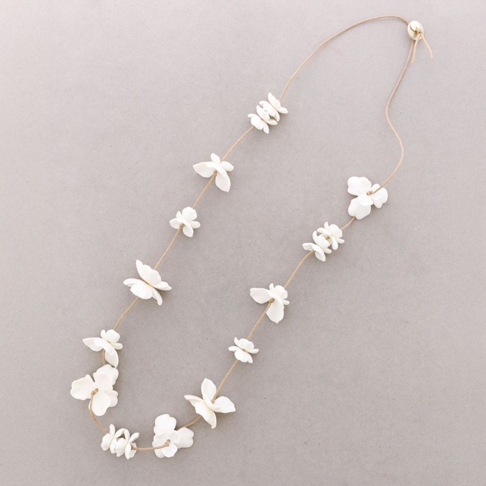 LONG RESIN FLOWER NECKLACE