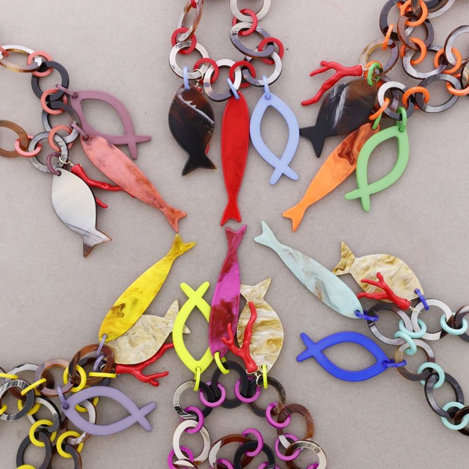 DOUBLE LINK CHOKER WITH RESIN FISH PENDANTS