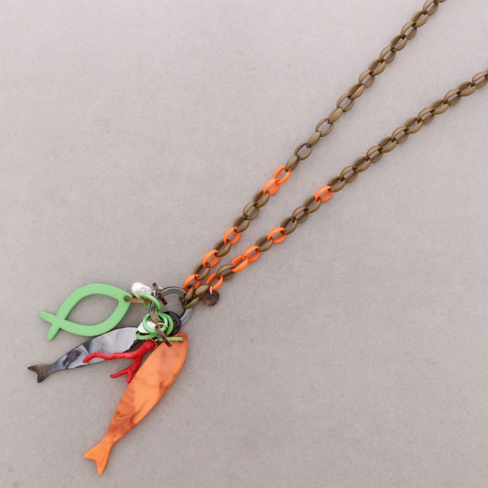 LONG NECKLACE WITH RESIN FISH PENDANTS