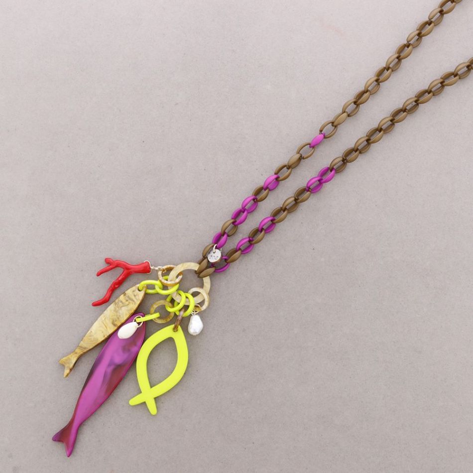 LONG NECKLACE WITH RESIN FISH PENDANTS