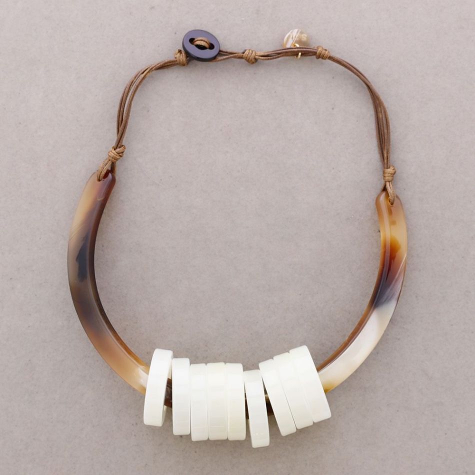 CHOKER PENDANT RESIN HOOPS