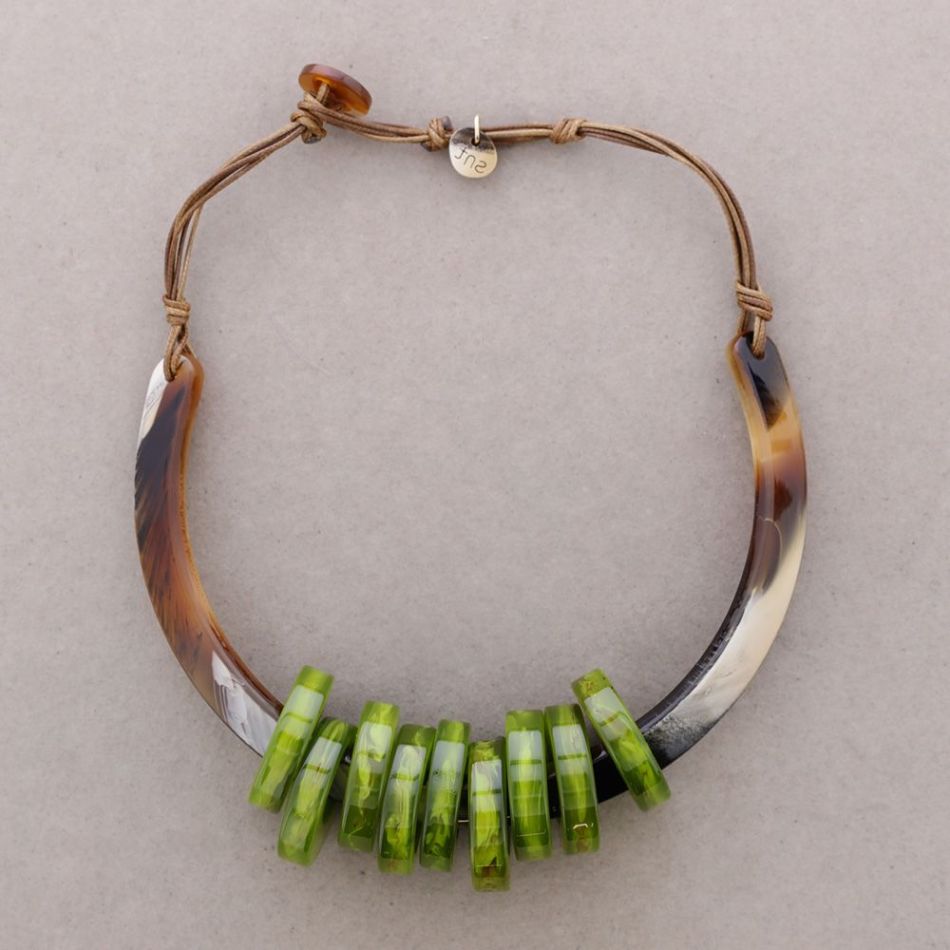CHOKER PENDANT RESIN HOOPS